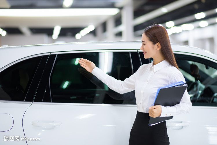 汽車銷售商務(wù)女性 挑戰(zhàn)與機遇并存