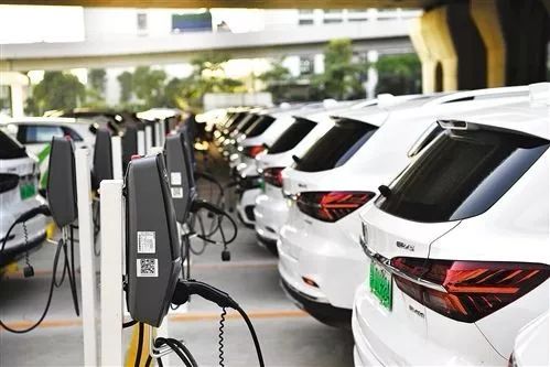 新能源汽車銷量斷崖式下滑引關(guān)注，專家預(yù)測明年政策將促行業(yè)回暖